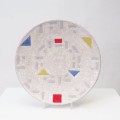 BRAFA 2023 piatto decorativo in ceramica di Bart van der Leck esposto dalla Galerie Van den Bruinhorst