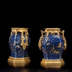 BrafaArtFair2023 Lemaire, coppia di vasi cinesi in porcellana a fondo blu, porcellana cinese del periodo Qianlong (1736 1795)