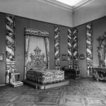 Fondazione 1563   Convegno 2016  Allestimento 1937 Torino Palazzo Carignano Sala 8; letto e lesene ricamate