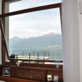 Navello   Villa sul Lago di Como (finestra basculante aperta)