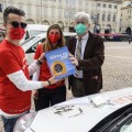 Taxi Torino   progetto Taxicardia   Angelo Conti consegna ai tassisti i defibrillatori donati da Fondazione La Stampa Specchio dei tempi